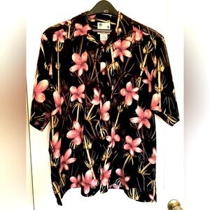 Men’s Silk Tropical Shirt. Black and Red Short Sleeve. Front right pocket